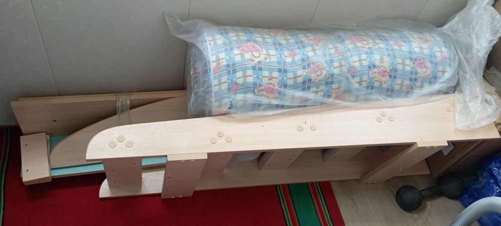 Продам 2-х ярусную кровать