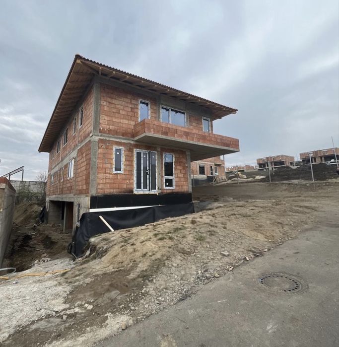 Casa tip duplex in Dambu Rotund D+P+E