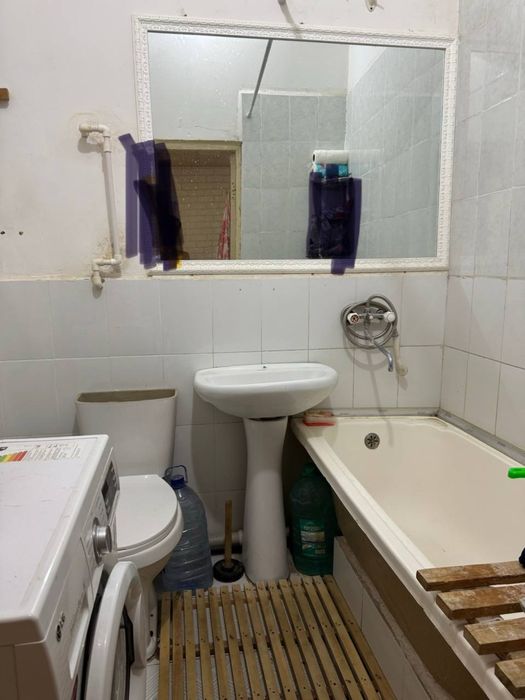 Камолот уйлари 2 ком 3 этаж..
