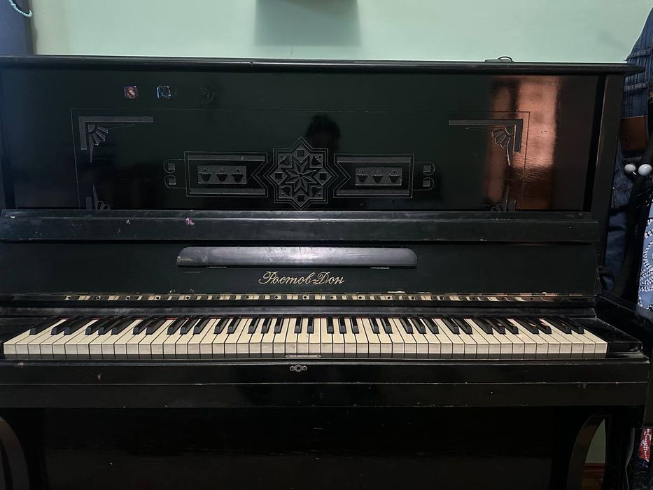 Продается пианино "РОСТОВ-ДОН" в хорошем состоянии