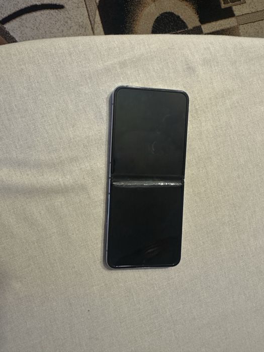 Samsung Galaxy Z Flip4  defect