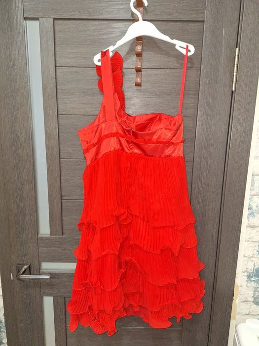 Продам нарядные вечерние платья