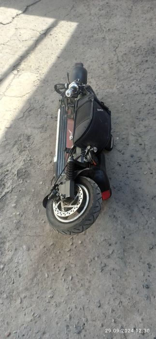 Электросамокат HUGO