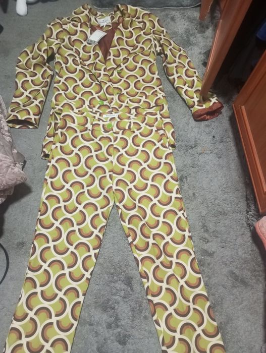 Продам Костюм брючный