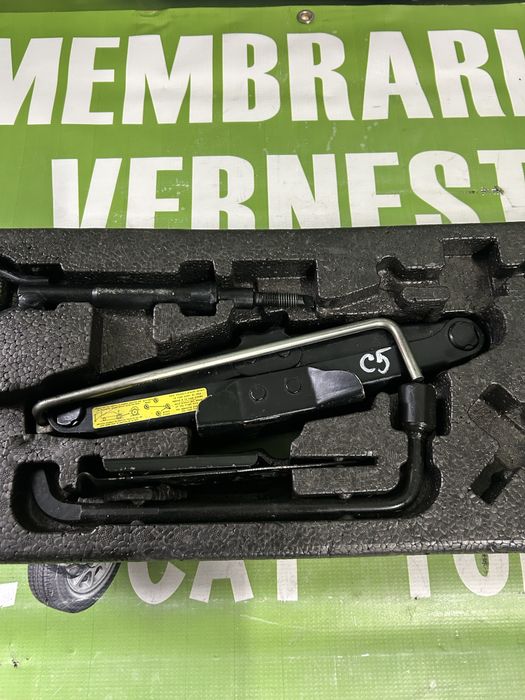 Cric , cheie de roți și suport Citroen C5
