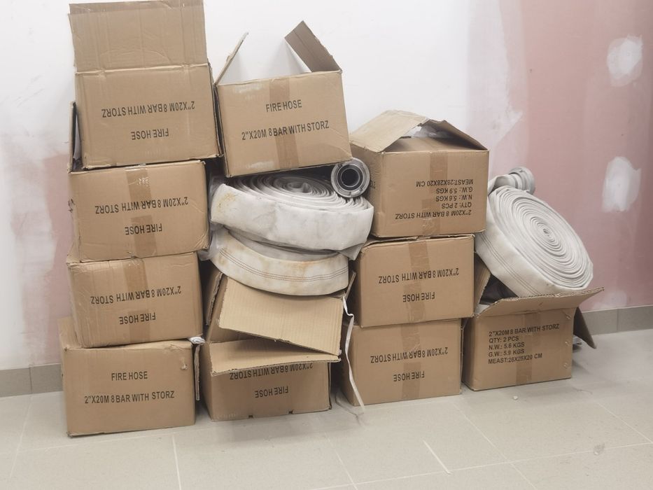 Продавам 15 бр. много Пожарни шлангове  2 цола, 8 бара, 20м.