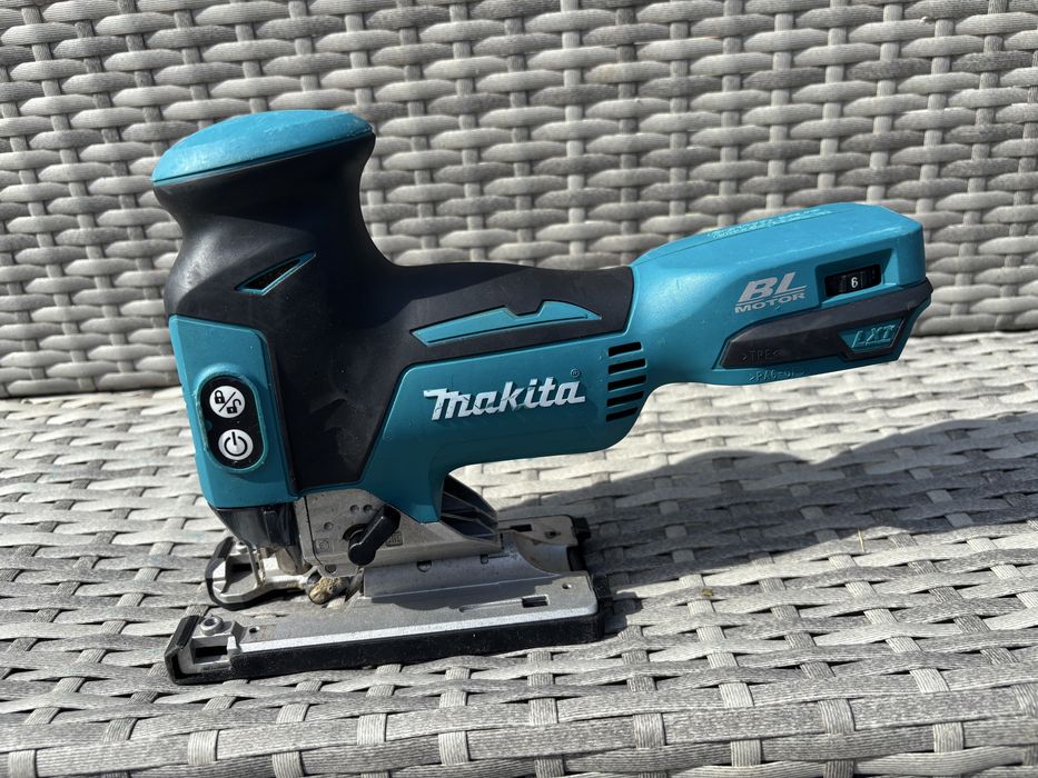 Pendular Makita DJV181