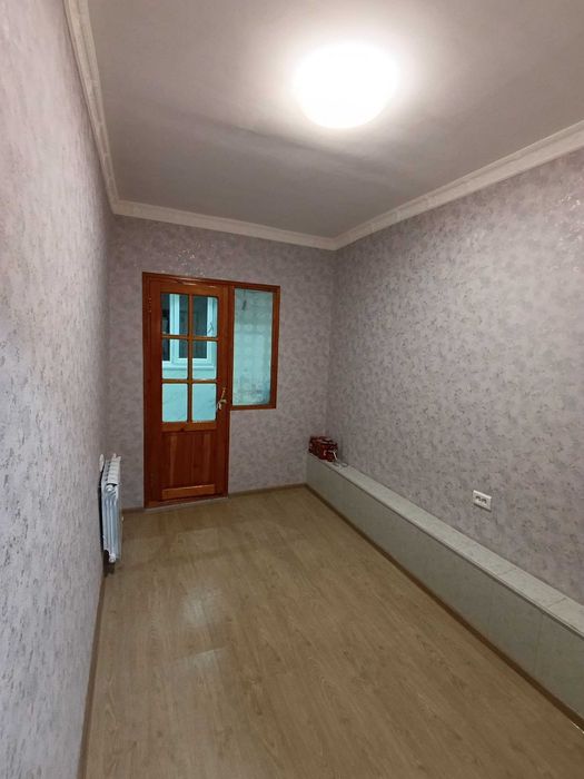 Продается квартира 2/4/4 в Мирабадском район, парк Фуркат