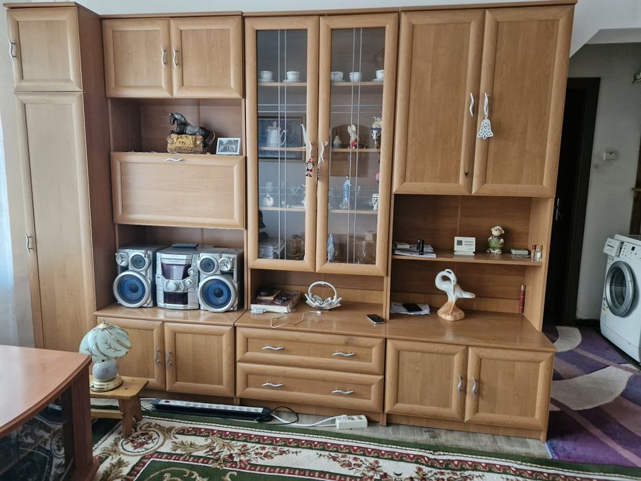 Vând mobila de cameră