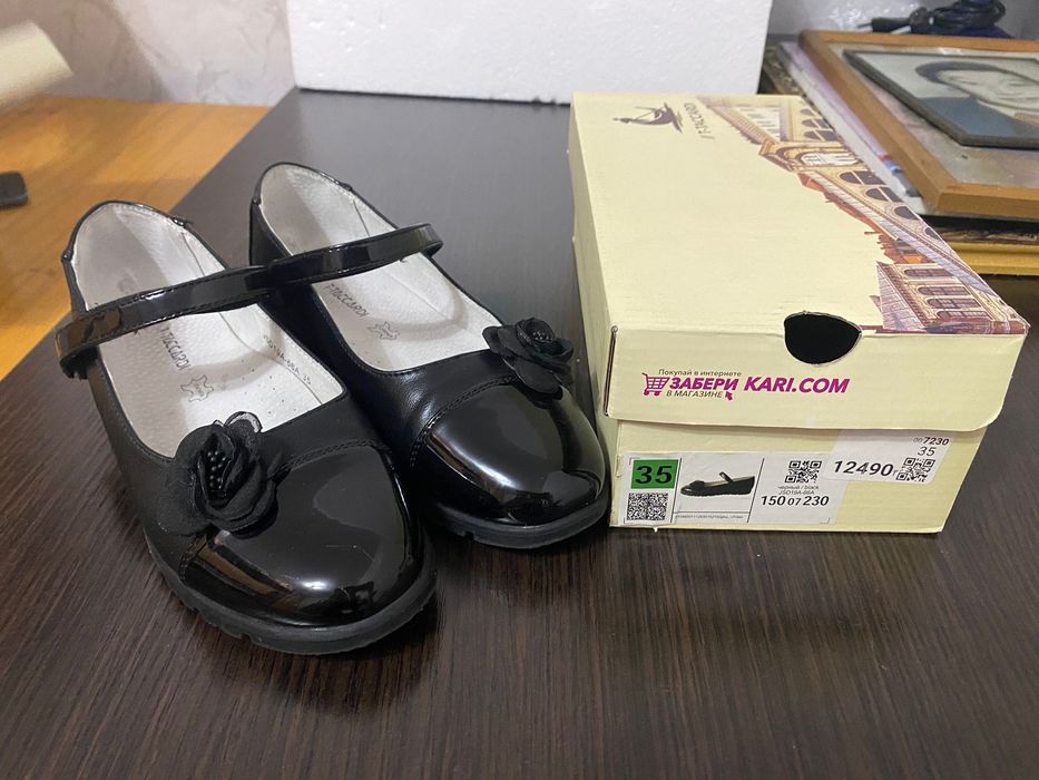 Продам туфли новые размер 35 обое .