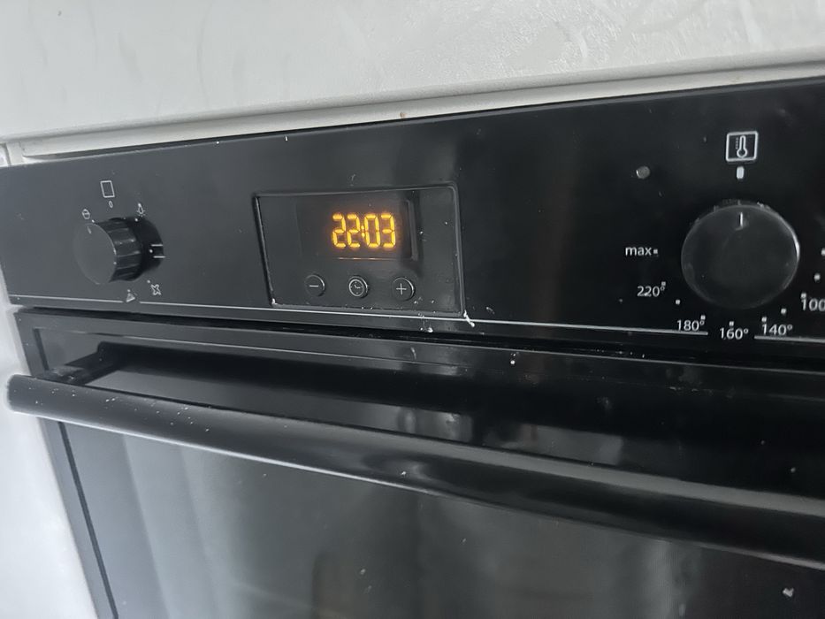 Продам духовку  Hotpoint Ariston