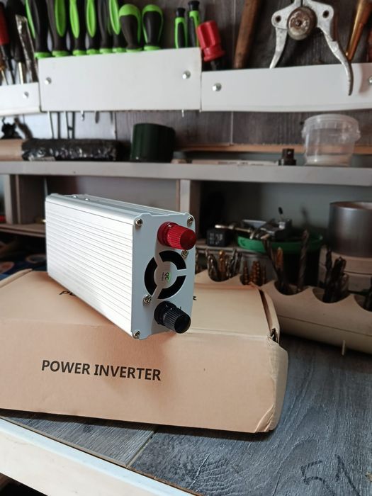 Инвертор преобразователь 12v/220v