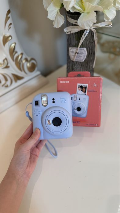 instax mini 12 почти новый