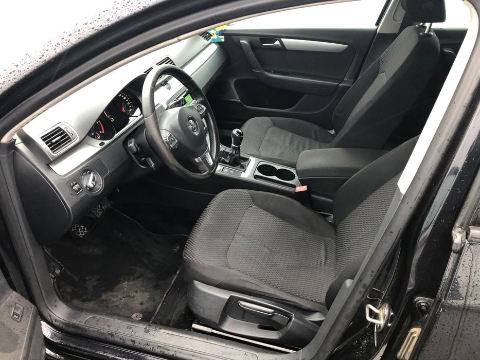 Vând Volkswagen Passat