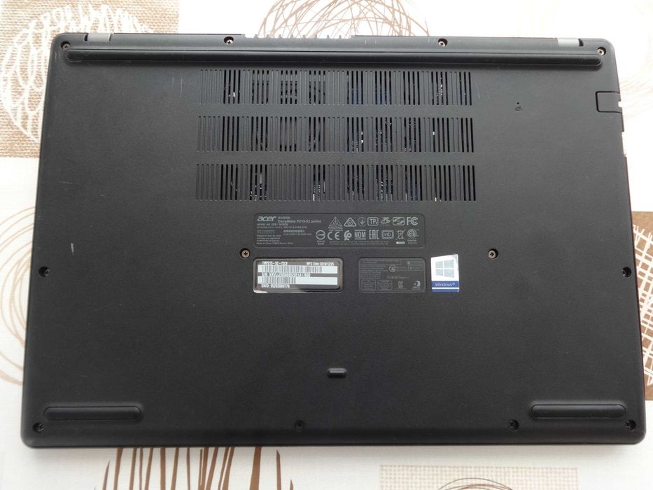 Мощен лаптоп Acer Travelmate P215-52 i7-10510U/RAM 8GB/SSD 256GB NVMe