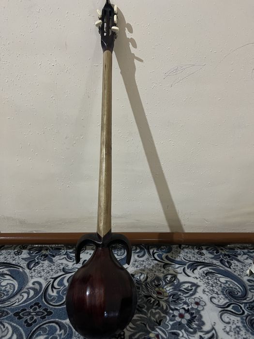 qashqar Rubob holati zor olinadi chalinadi mediator va chexol berilad