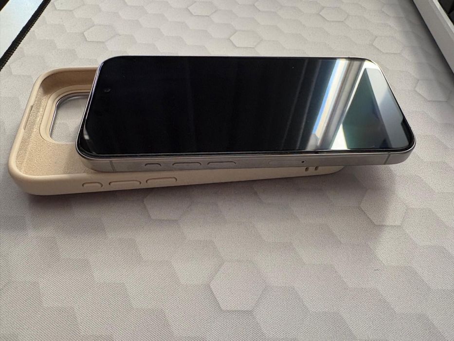 Vand sau schimb Iphone 15 pro 128 white garantie emag 88% baterie