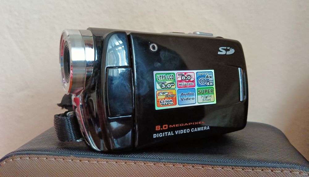 продам Видеокамеру SD срочно