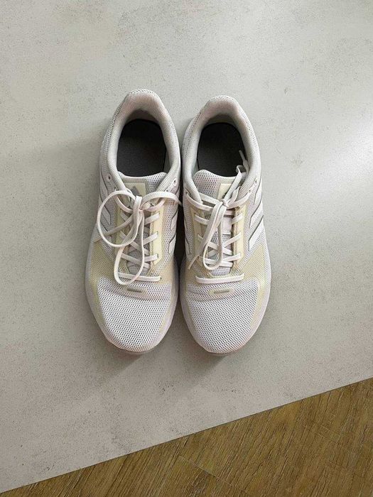 Кроссовки Adidas белые, размер 38