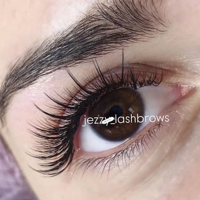 Нужен модель на наращивание ресниц,ламинирование бровей и ресничек