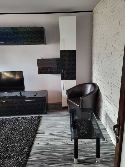 Inchiriez apartament