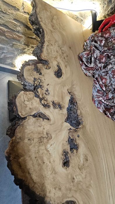 Деревянный стол спил