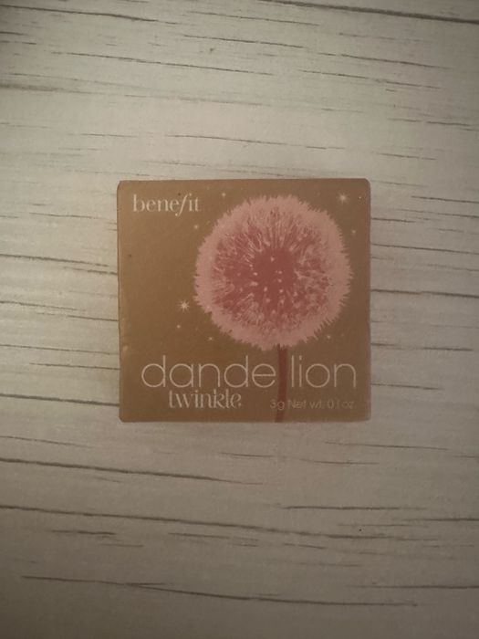 Benefit dandelion twinkle highlighter