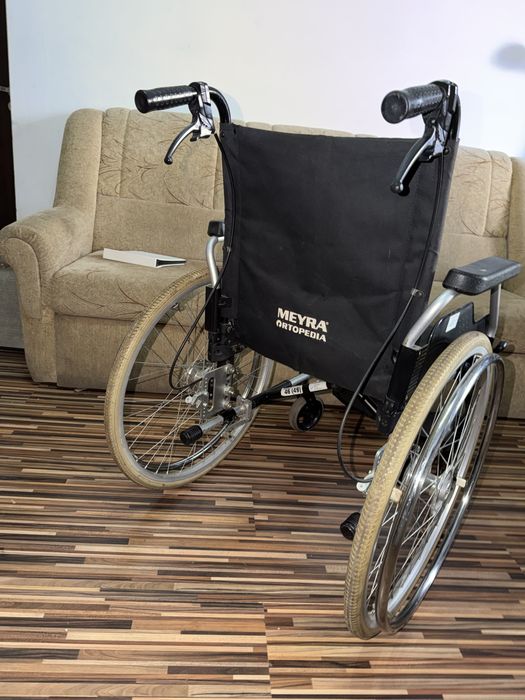 Carut scaun rulant medical din aluminiu batrani handicap dizabilitati
