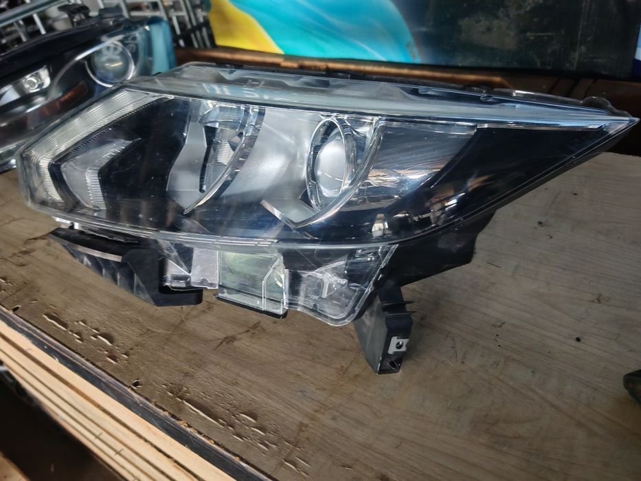 Ляв фар за Nissan quashqi 2014