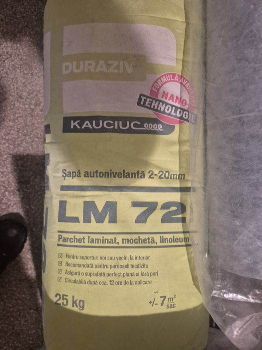 Vand 10 saci de  sapa autonivelanta LM 72 de la DURAZIV