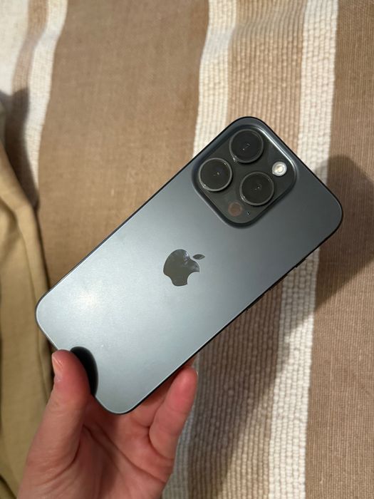 Vând iphone 15 Pro/Negru