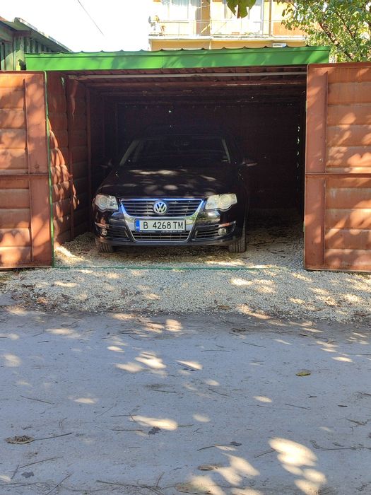 Продавам гаражна клетка