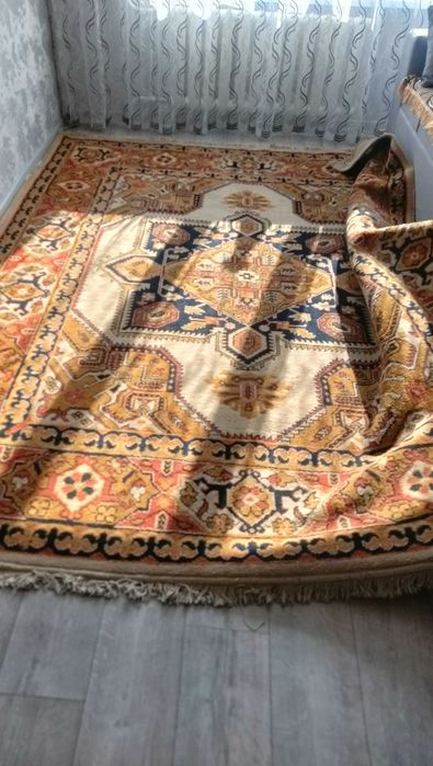 Продается ковер 2 на 3