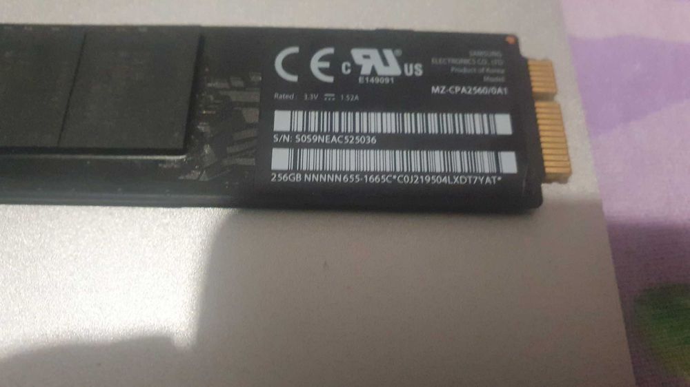 Laptopuri Apple Pro si Air