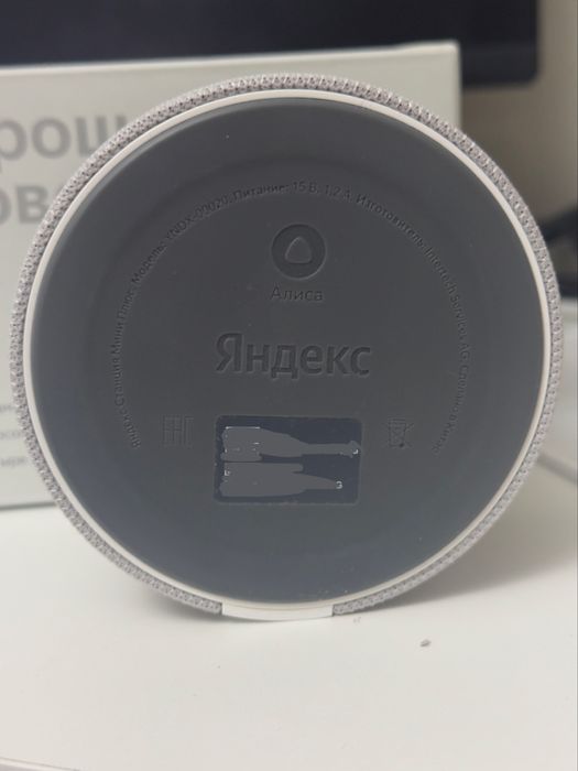 Умная колонка Алиса