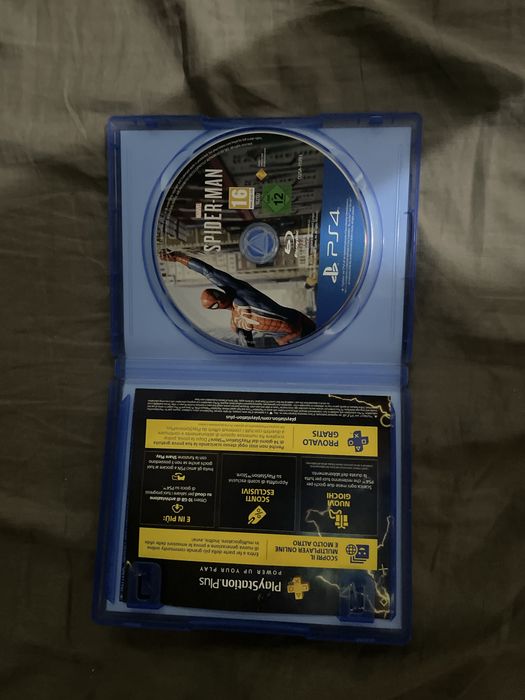 Vând joc de Ps 4 Spiderman 1 în stare perfectă