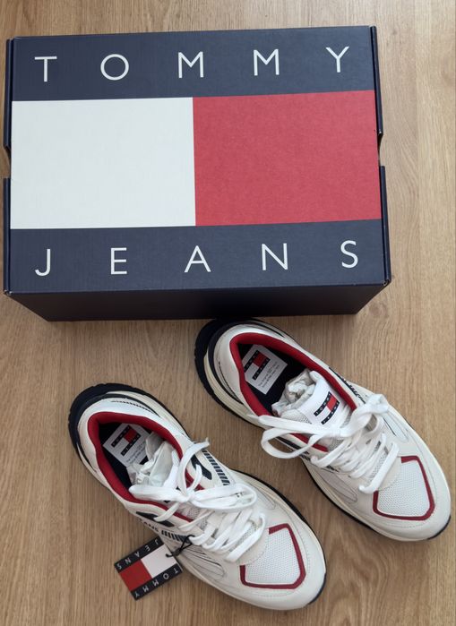 Продавам чисто нови и оригинални обувки на Tommy Jeans