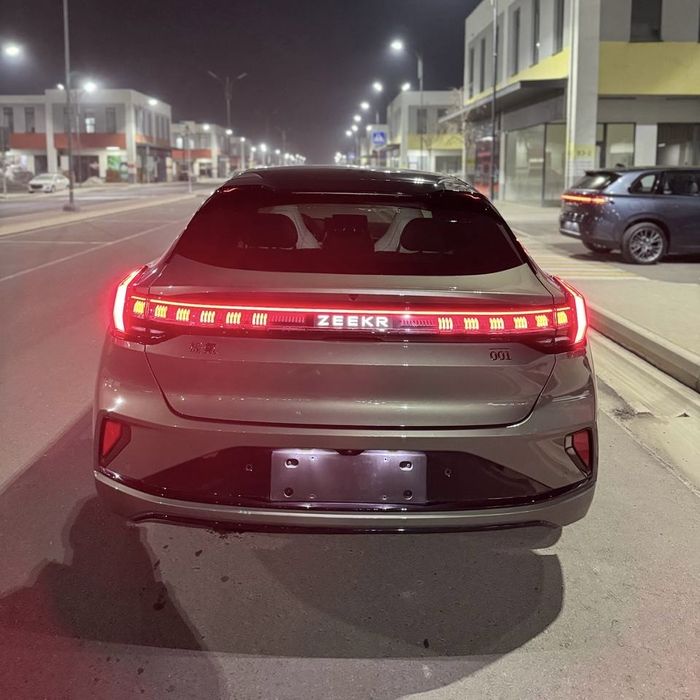 Zeekr 001 you rest 2024 год