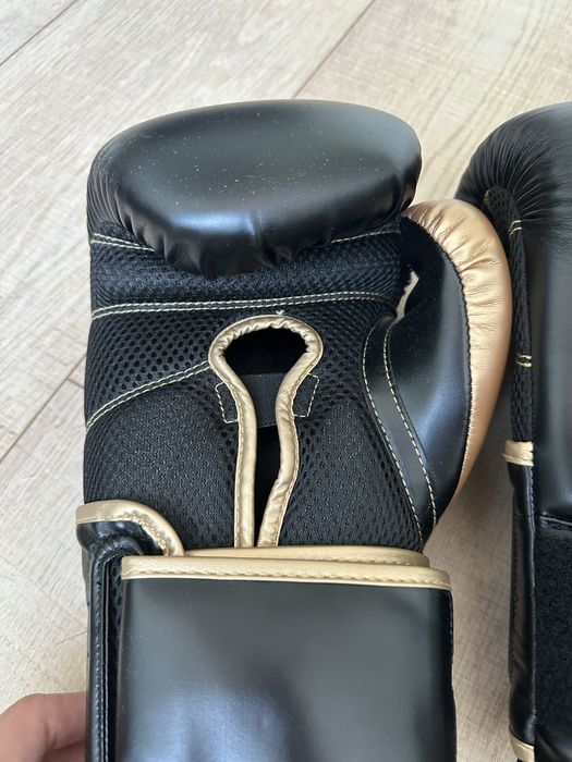 Продам перчатки Everlast 16 OZ