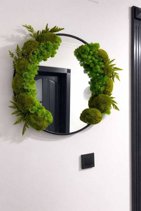 Oglindă rotundă cu ramă neagră și mușchi decorativi Ø 50 cm