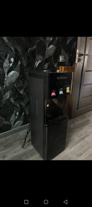 Продам куллер для воды.