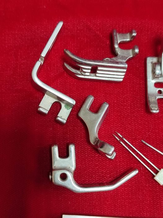 Запчасти и иглы для швейной машинки