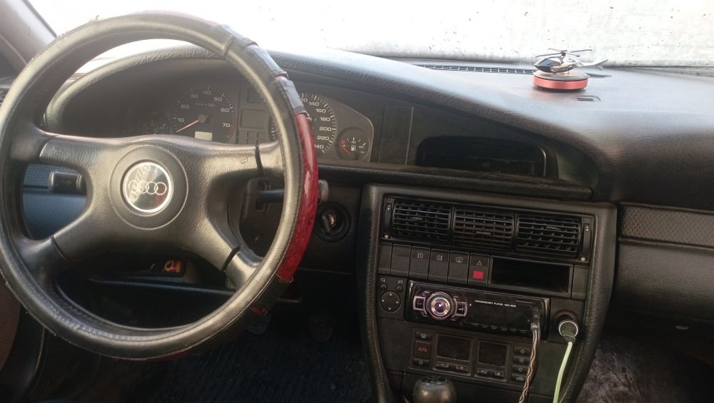Продали авто Ауди 100 с 4 об 2, 3