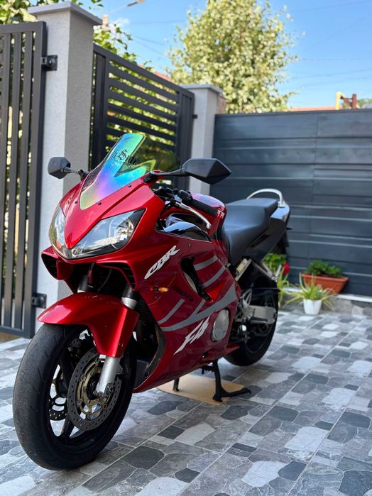 Honda CBR F4i 600cc