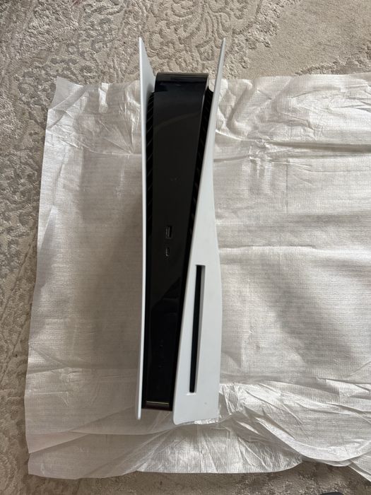 Playstation 5 почти новая