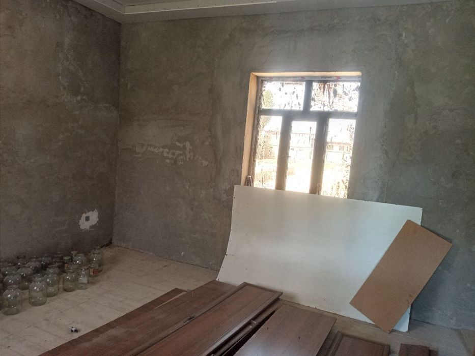 Гулистон шахар Маххала мустидан тушганда 6 хона Уй янги хечким яшамага