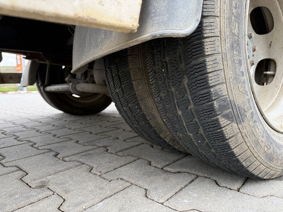 Proprietar vand Mitsubishi canter 2.8 diesel se conduce cu B autoplatforma BA14 6 locuri