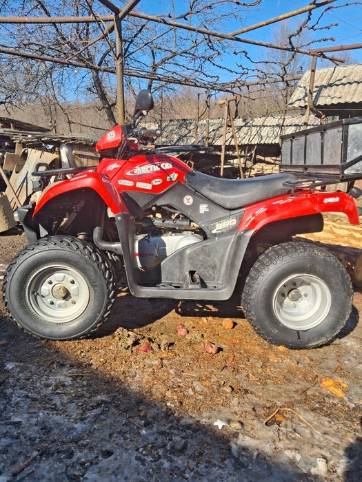 ATV ARCTIC CAT  250cc în stare foarte bună