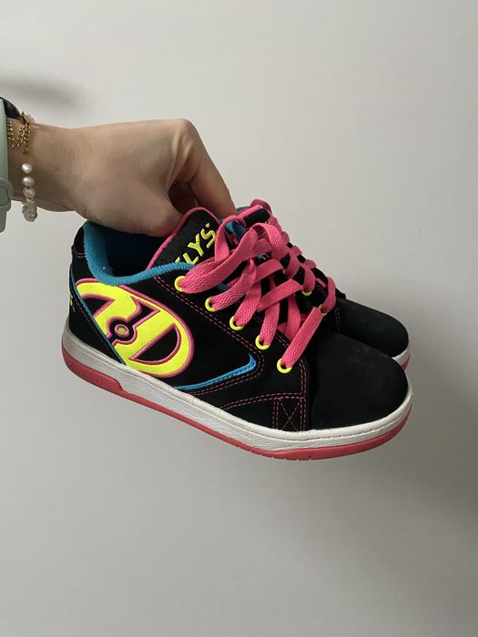 Adidasi cu roti Heelys marimea 34