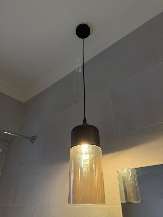 Lustra moderna tavan